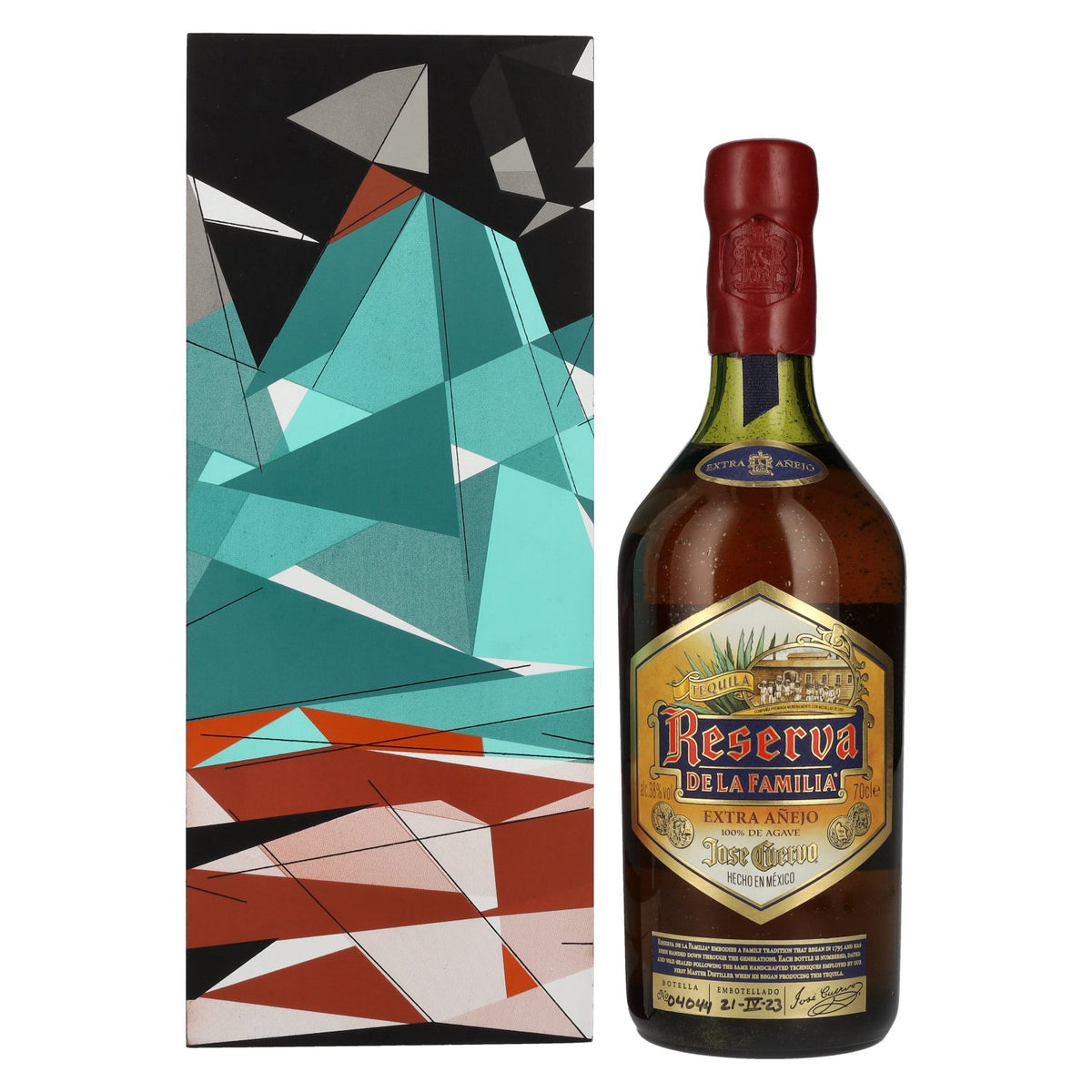 José Cuervo Reserva de la Familia EXTRA AÑEJO 100% agave-tequila 2023 38% vol. 0,7 l in houten kist