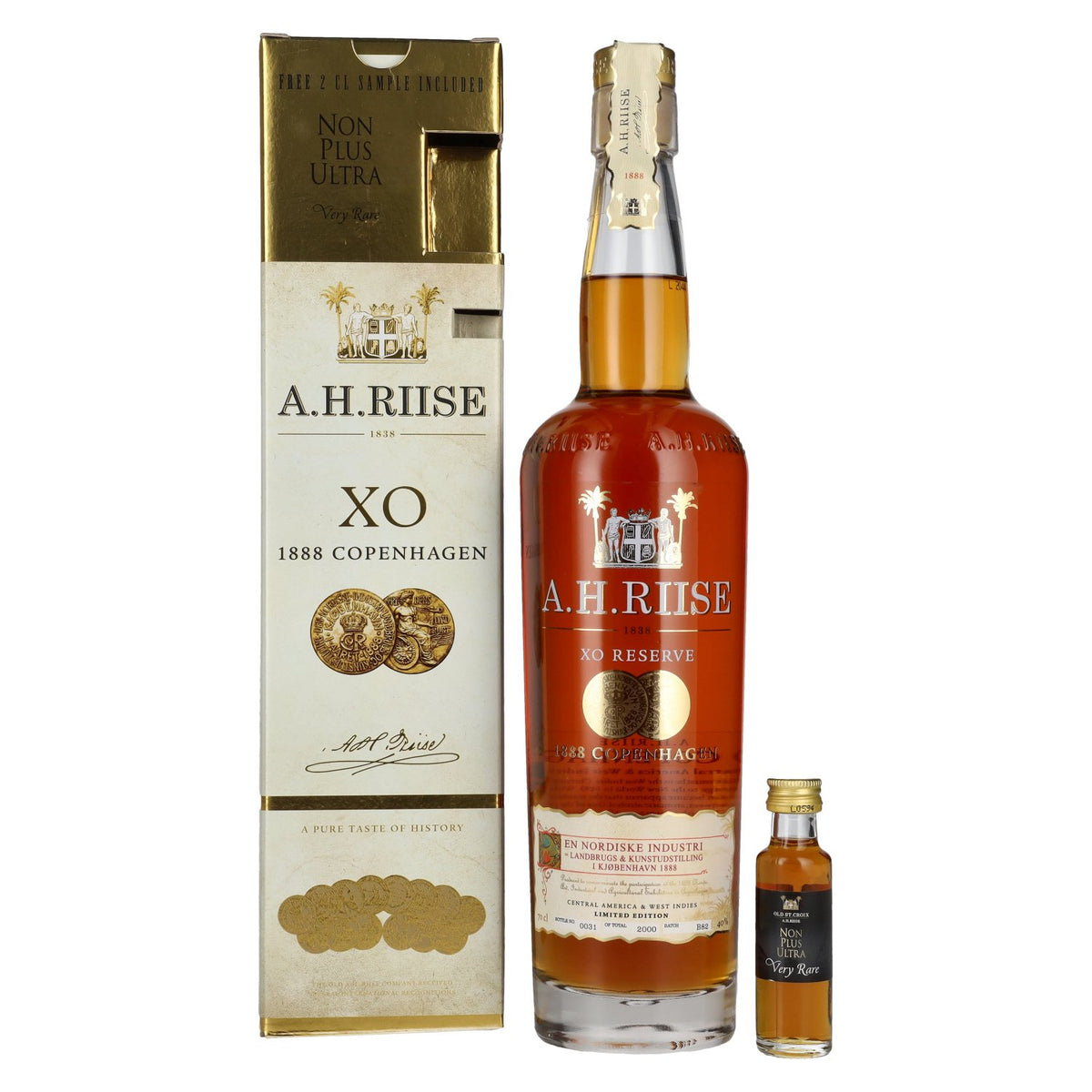 A.H. Riise 1888 COPENHAGEN XO Spirit Drink 40,1% vol. 0,7 l in geschenkverpakking met miniatuur Non Plus Ultra 0,02 l